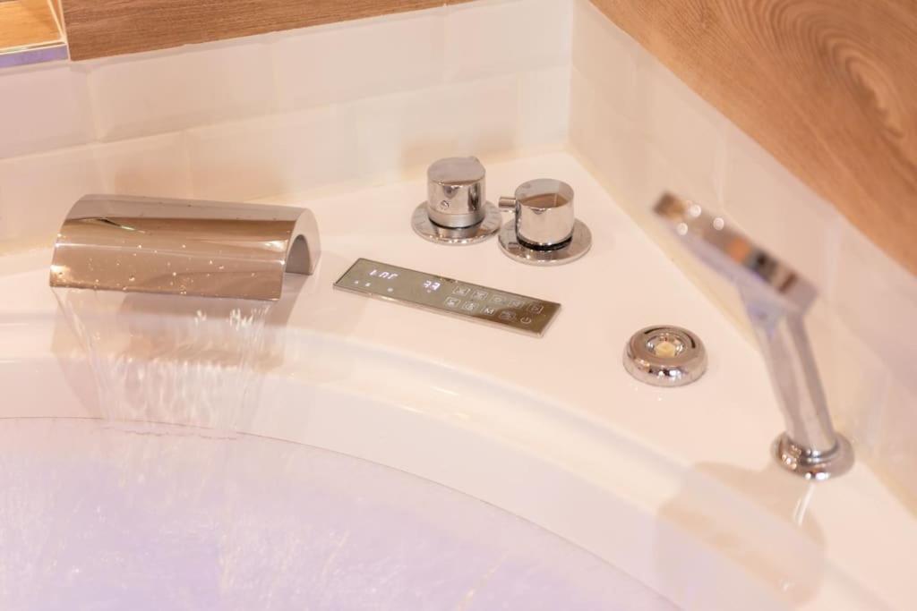 Suite Love Jacuzzi Μοντεβρέν Εξωτερικό φωτογραφία